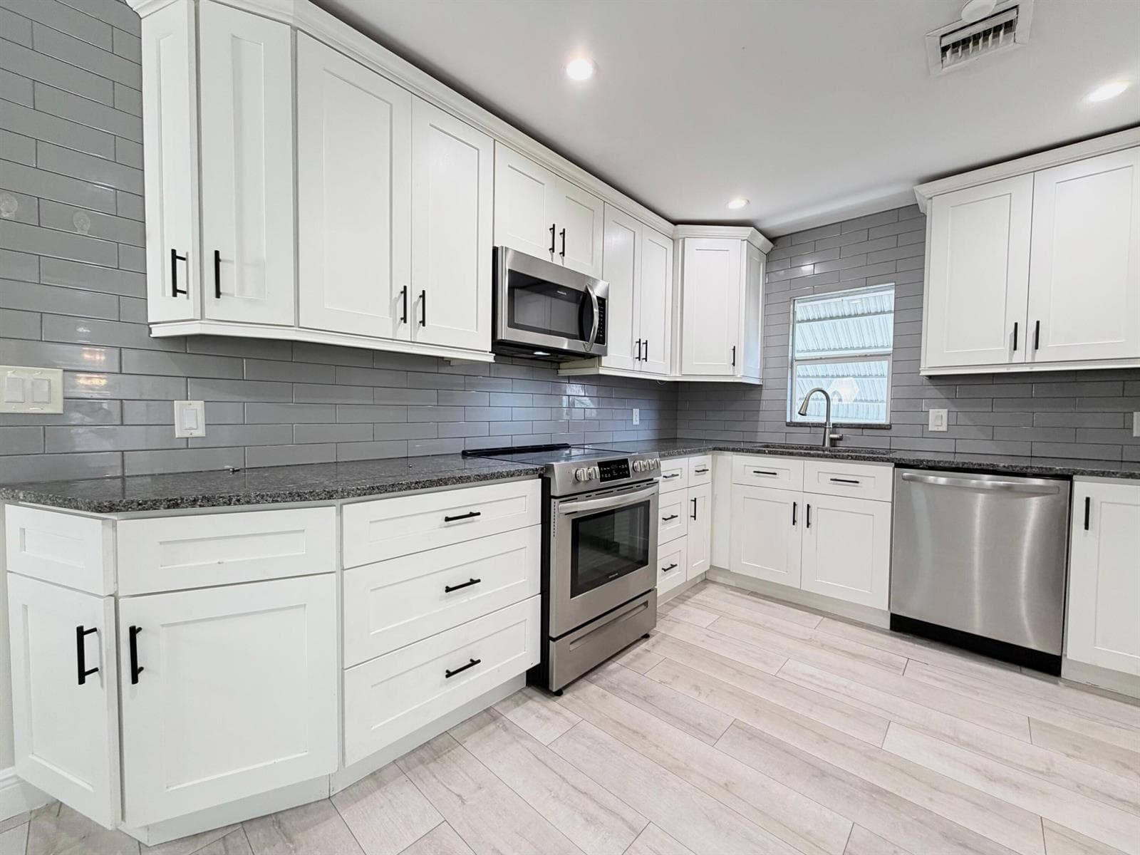 528 N J Street, FL 33460 - Photo 1