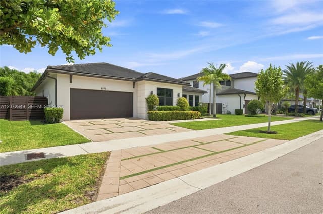 8875 NW 161st Ter, Miami Lakes FL 33018 - Miami Lakes, FL - Photo 2