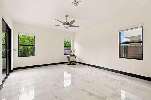 8875 NW 161st Ter, Miami Lakes FL 33018 - Miami Lakes, FL - Photo 7