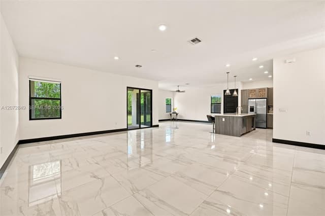 8875 NW 161st Ter, Miami Lakes FL 33018 - Miami Lakes, FL - Photo 5