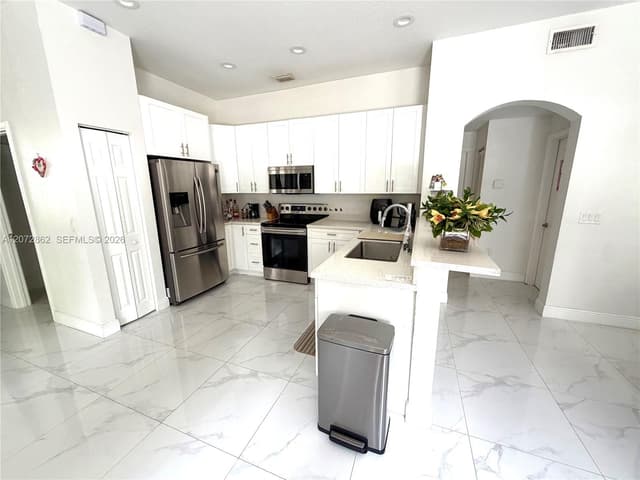 16747 NW 10th St, Pembroke Pines FL 33028 - Pembroke Pines, FL - Photo 3