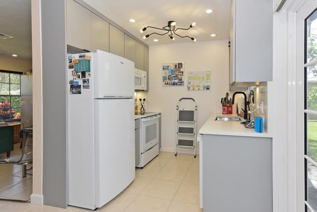 18625 LOXAHATCHEE RIVER Road, Jupiter FL 33458 - Jupiter, FL - Photo 2