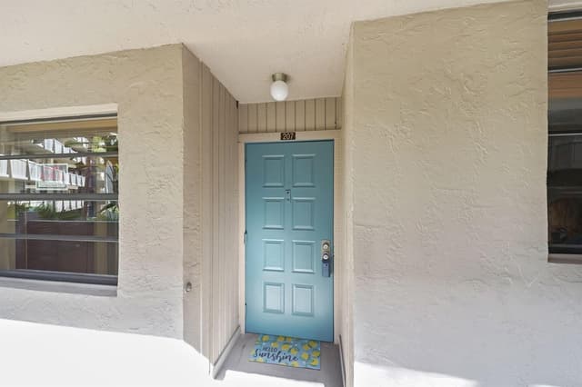 901 Colony Point Circle # 207, Pembroke Pines FL 33026 - Pembroke Pines, FL - Photo 2
