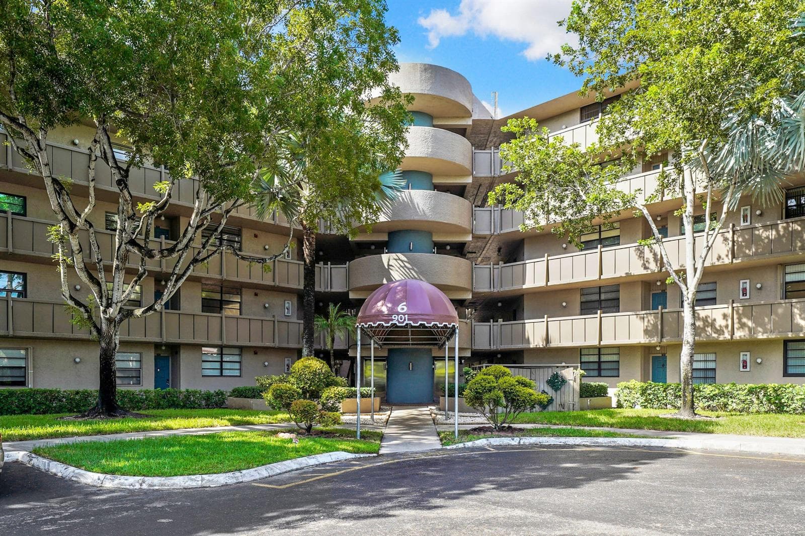901 Colony Point Circle # 207, Pembroke Pines FL 33026 - Pembroke Pines, FL - Photo 1