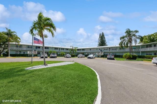118 SOMERSET F, West Palm Beach FL 33417 - West Palm Beach, FL - Photo 2