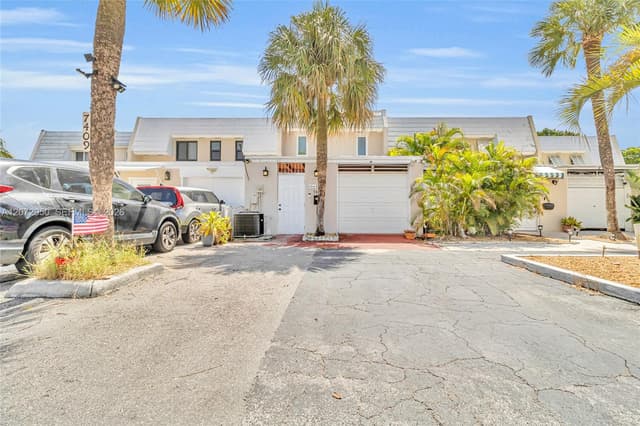 7407 Big Cypress Dr, Miami Lakes FL 33014 - Miami Lakes, FL - Photo 2