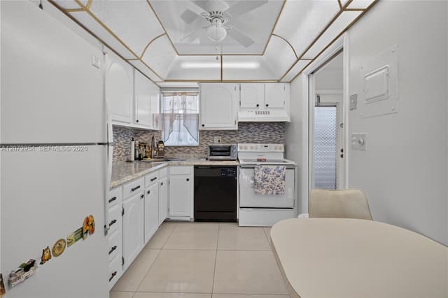 8900 Washington Blvd # 409, Pembroke Pines FL 33025 - Pembroke Pines, FL - Photo 4