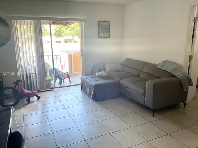 17901 NW 68th Ave # T207, Hialeah FL 33015 - Hialeah, FL - Photo 4