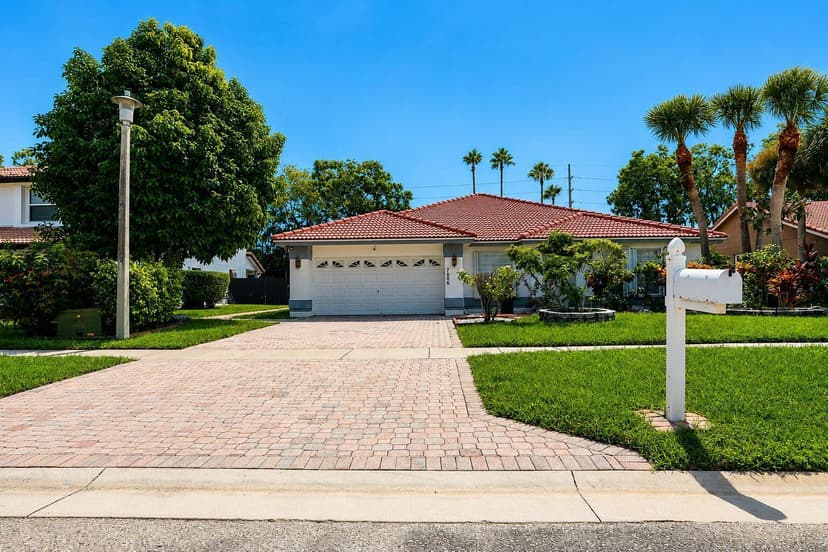 7606 Briar Cliff Circle, Lake Worth FL 33467