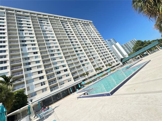 300 Bayview Dr # 501, Sunny Isles Beach FL 33160 - Sunny Isles Beach, FL - Photo 2