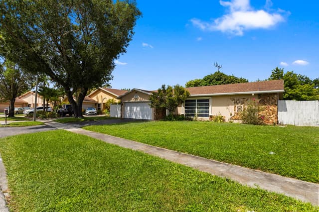3750 NW 73rd Avenue, Lauderhill FL 33319 - Lauderhill, FL - Photo 2
