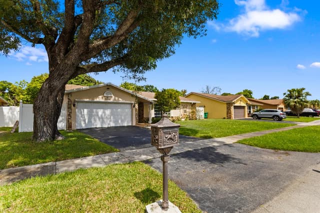3750 NW 73rd Avenue, Lauderhill FL 33319 - Lauderhill, FL - Photo 3