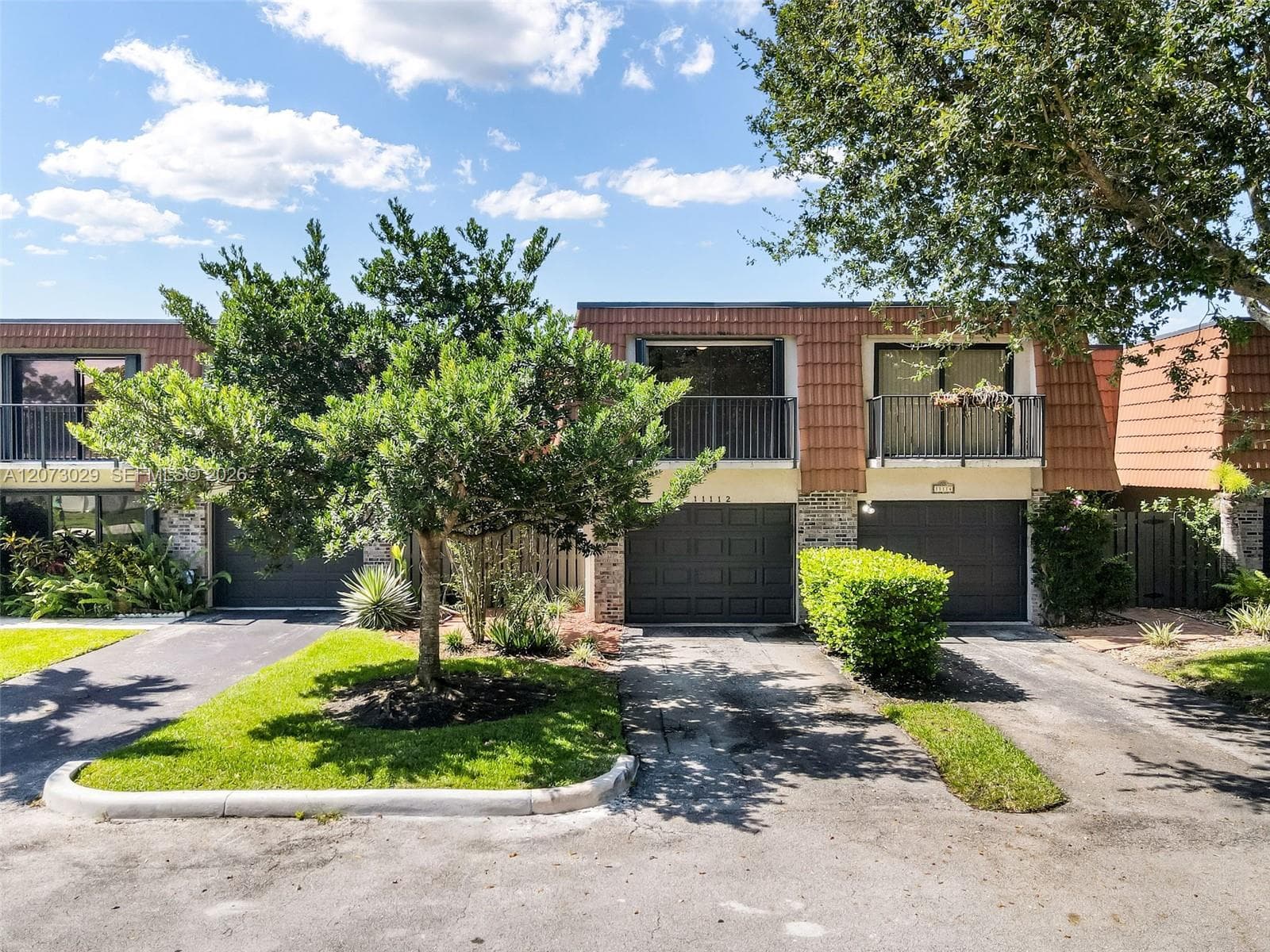 11112 N Harmony Lake Cir, Davie FL 33324 - Davie, FL - Photo 1