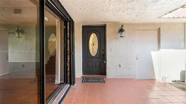 11112 N Harmony Lake Cir, Davie FL 33324 - Davie, FL - Photo 4