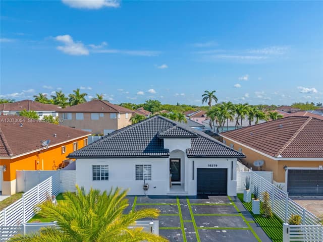 10279 SW 227th Ln, Cutler Bay FL 33190 - Cutler Bay, FL - Photo 2
