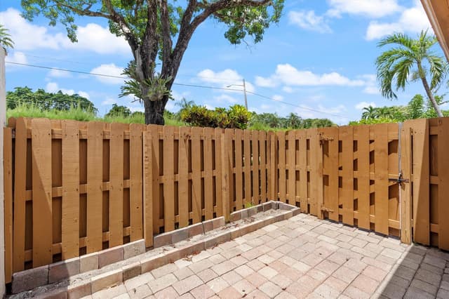 2035 SW 24TH Circle, Boynton Beach FL 33426 - Boynton Beach, FL - Photo 2