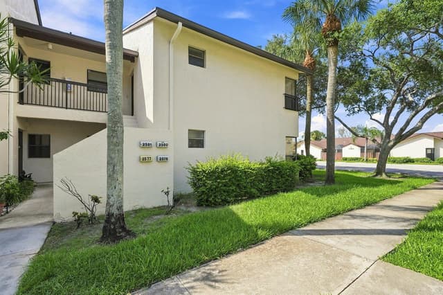 2581 Carambola Circle N, Coconut Creek FL 33066 - Coconut Creek, FL - Photo 2