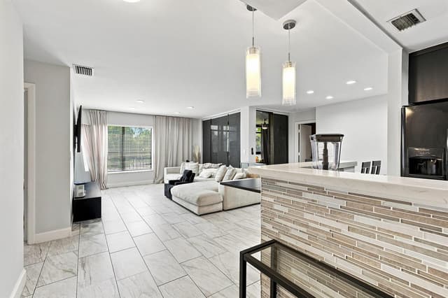 2581 Carambola Circle N, Coconut Creek FL 33066 - Coconut Creek, FL - Photo 4