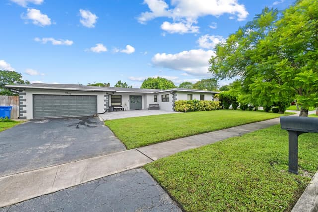 6320 SW 4TH Place, Margate FL 33068 - Margate, FL - Photo 5