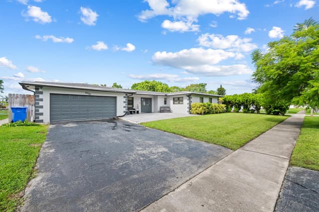 6320 SW 4TH Place, Margate FL 33068 - Margate, FL - Photo 4