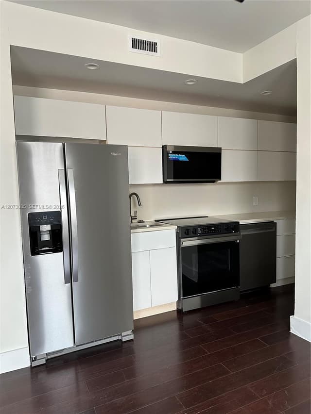 737 Jefferson Ave # 303, Miami Beach FL 33139 - Miami Beach, FL - Photo 2