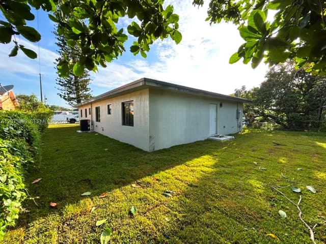 2950 NW 93 ST, Miami FL 33147 - Miami, FL - Photo 4