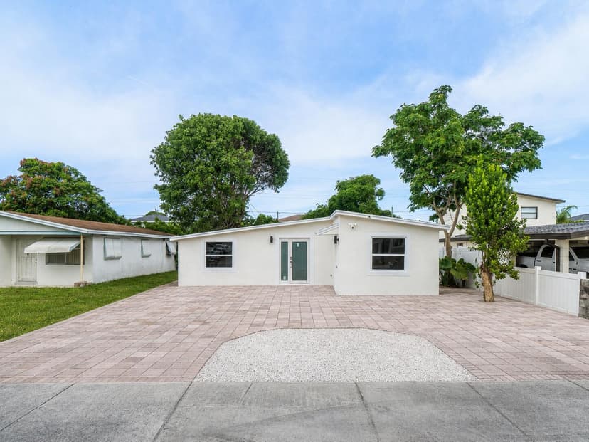 325 SW 8TH Avenue, Delray Beach FL 33444