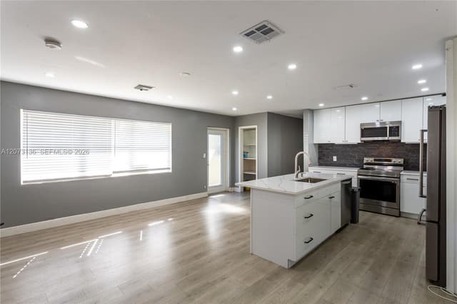 1725 NW 10th Ave, Fort Lauderdale FL 33311 - Fort Lauderdale, FL - Photo 4