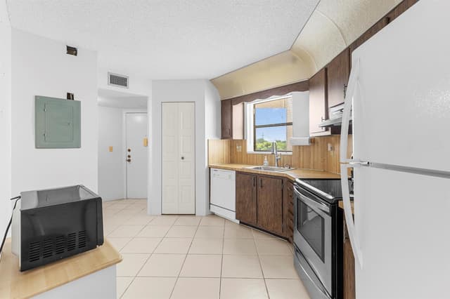 6555 W BROWARD Boulevard # 409, Plantation FL 33317 - Plantation, FL - Photo 4