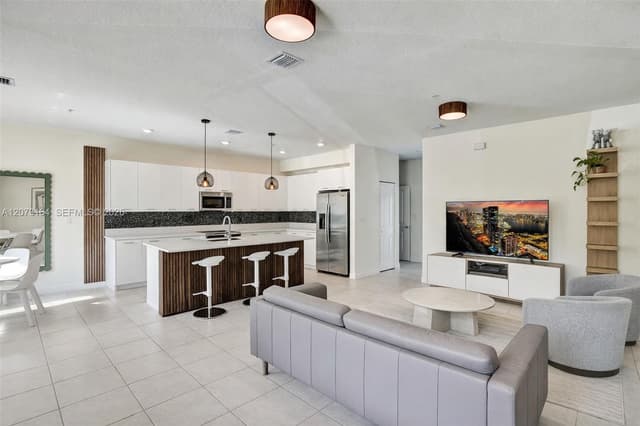 8001 NW 41st St # 109, Doral FL 33166 - Doral, FL - Photo 2