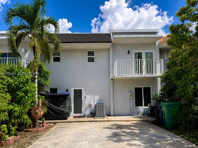 11221 SW 33rd Cir Pl, Miami FL 33165 - Miami, FL - Photo 2