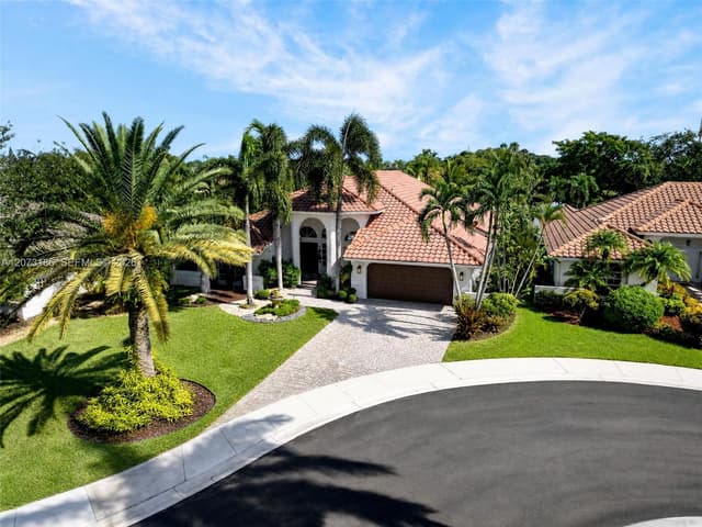 719 Crystal Ct, Weston FL 33326 - Weston, FL - Photo 2