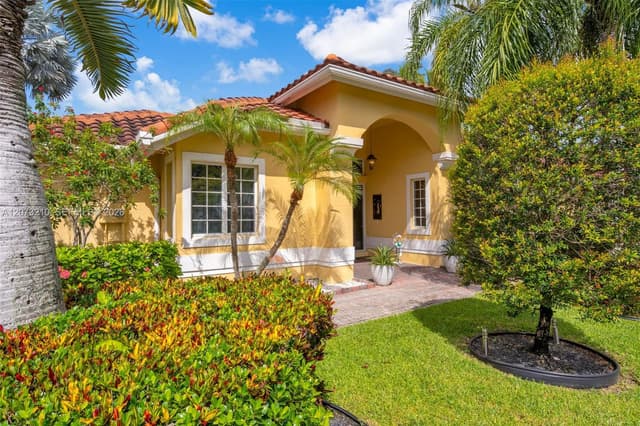 1090 SW 156th Ave, Pembroke Pines FL 33027 - Pembroke Pines, FL - Photo 2