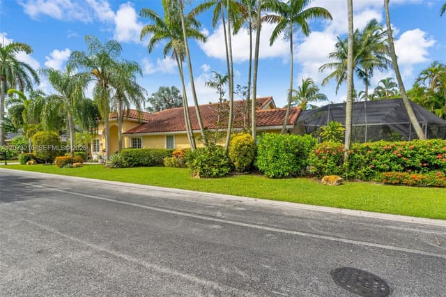 1090 SW 156th Ave, Pembroke Pines FL 33027 - Pembroke Pines, FL - Photo 6
