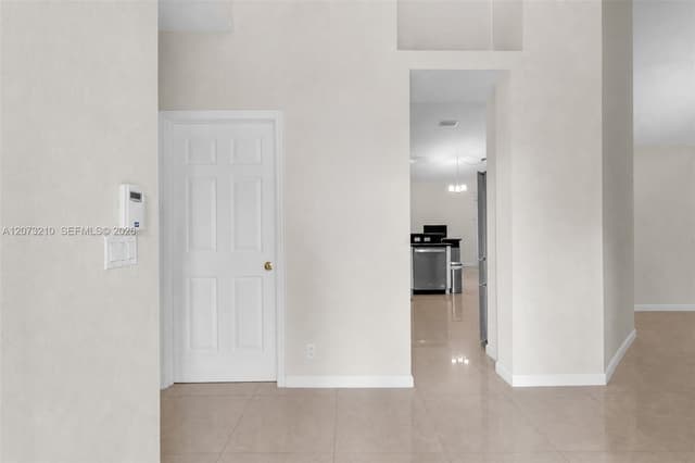 1090 SW 156th Ave, Pembroke Pines FL 33027 - Pembroke Pines, FL - Photo 7