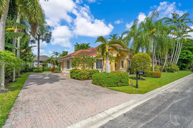 1090 SW 156th Ave, Pembroke Pines FL 33027 - Pembroke Pines, FL - Photo 3