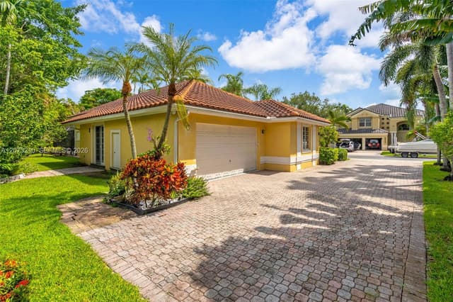 1090 SW 156th Ave, Pembroke Pines FL 33027 - Pembroke Pines, FL - Photo 5