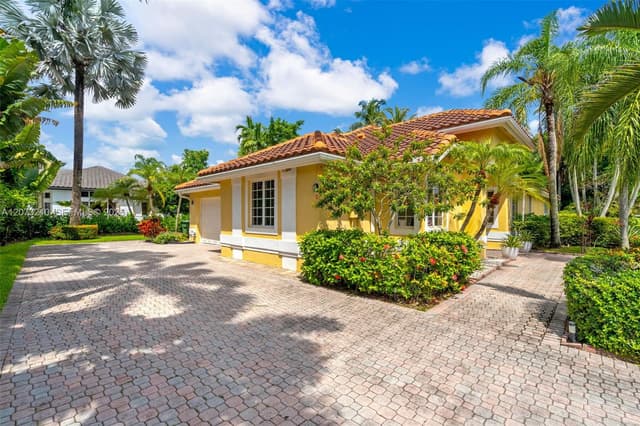 1090 SW 156th Ave, Pembroke Pines FL 33027 - Pembroke Pines, FL - Photo 4