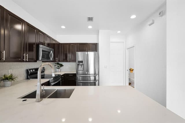 1427 NW 34th Way, Lauderhill FL 33311 - Lauderhill, FL - Photo 5