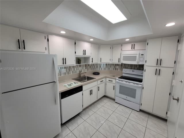 300 Bayview Dr # 603, Sunny Isles Beach FL 33160 - Sunny Isles Beach, FL - Photo 4