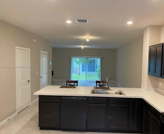2810 NW 181st St, Miami Gardens FL 33056 - Miami Gardens, FL - Photo 3