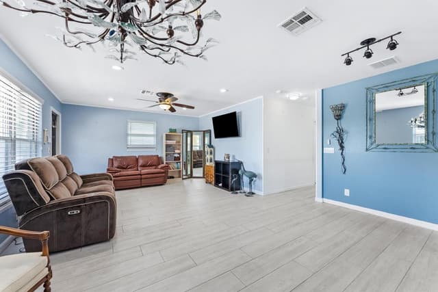 708 HILLCREST Boulevard, West Palm Beach FL 33405 - West Palm Beach, FL - Photo 6