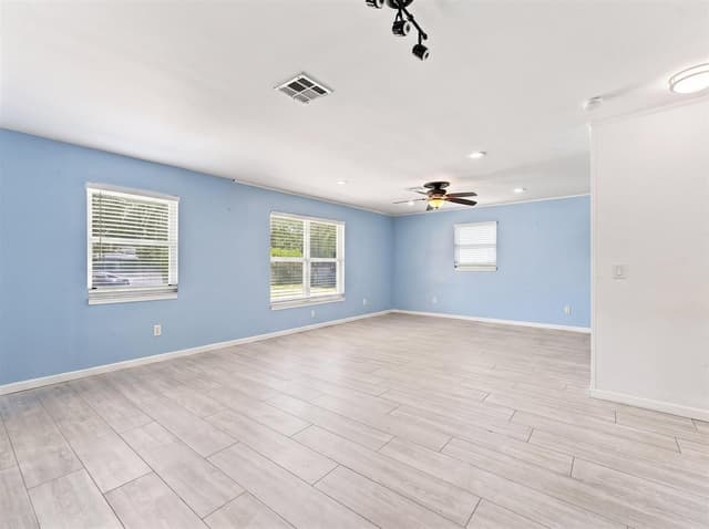 708 HILLCREST Boulevard, West Palm Beach FL 33405 - West Palm Beach, FL - Photo 5