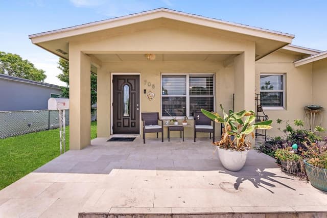 708 HILLCREST Boulevard, West Palm Beach FL 33405 - West Palm Beach, FL - Photo 4