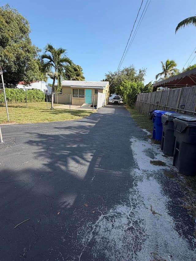 2647 PIERCE Street, Hollywood FL 33020 - Hollywood, FL - Photo 2