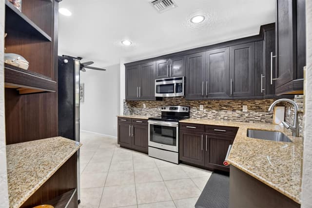4349 Colony View Drive, Lake Worth FL 33463 - Lake Worth, FL - Photo 5