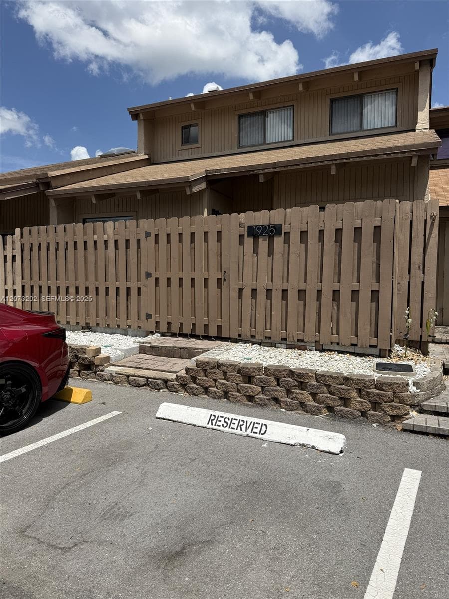 1925 SW 81st Ter, Davie FL 33324