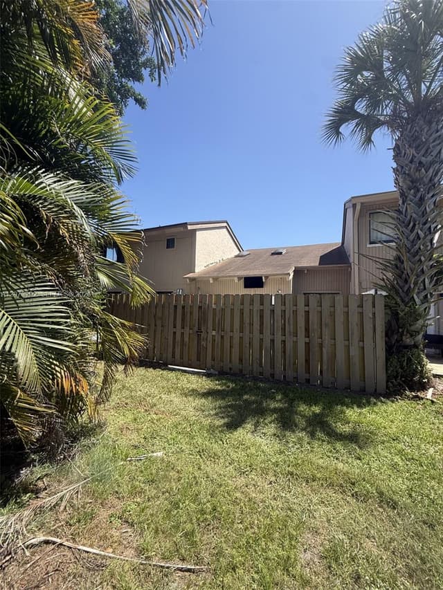 1925 SW 81st Ter, Davie FL 33324 - Davie, FL - Photo 4