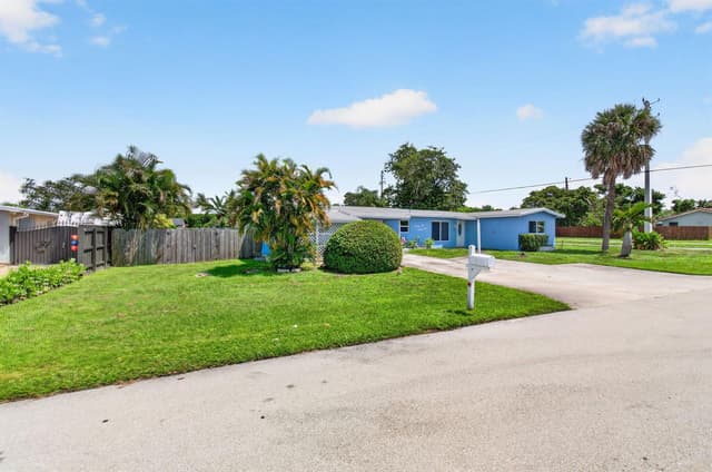 2521 Myrica Road, West Palm Beach FL 33406 - West Palm Beach, FL - Photo 2