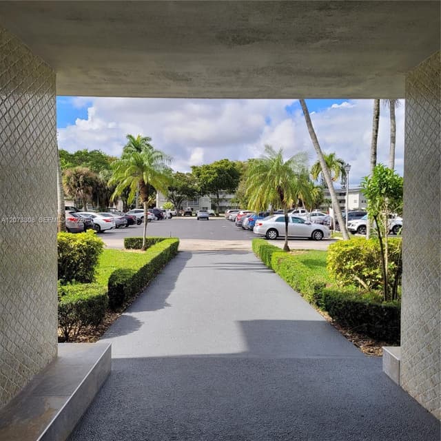 1001 Hillcrest Ct # 215, Hollywood FL 33021 - Hollywood, FL - Photo 7